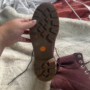 Woman’s timberline boots maroon